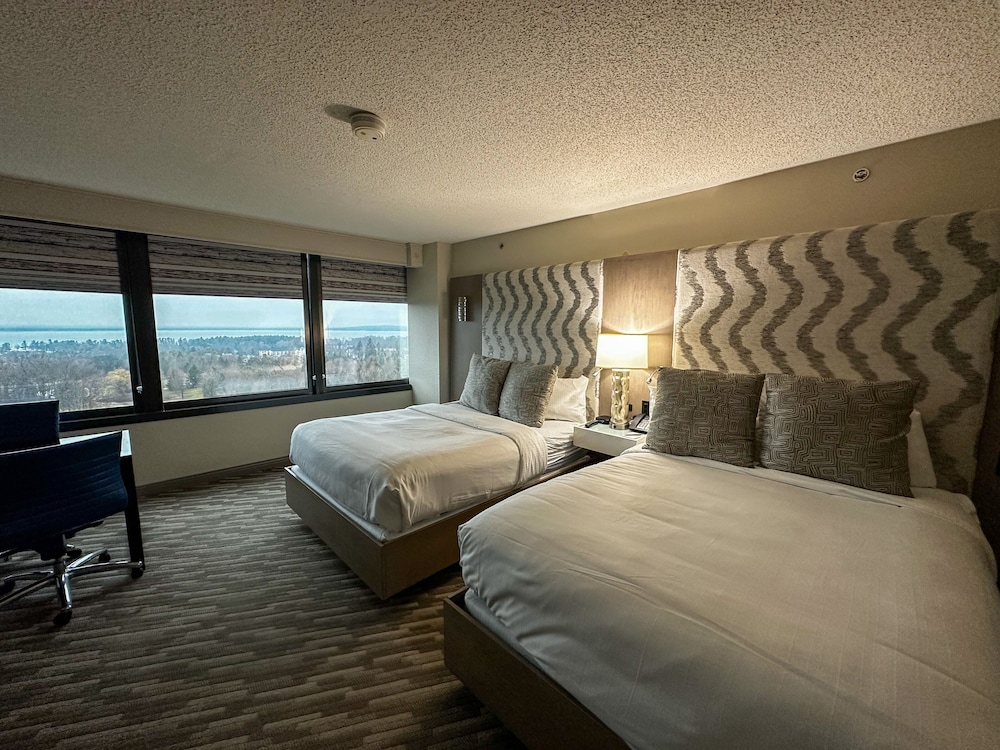 Tower, Deluxe, 2 Queen Beds, Bay View