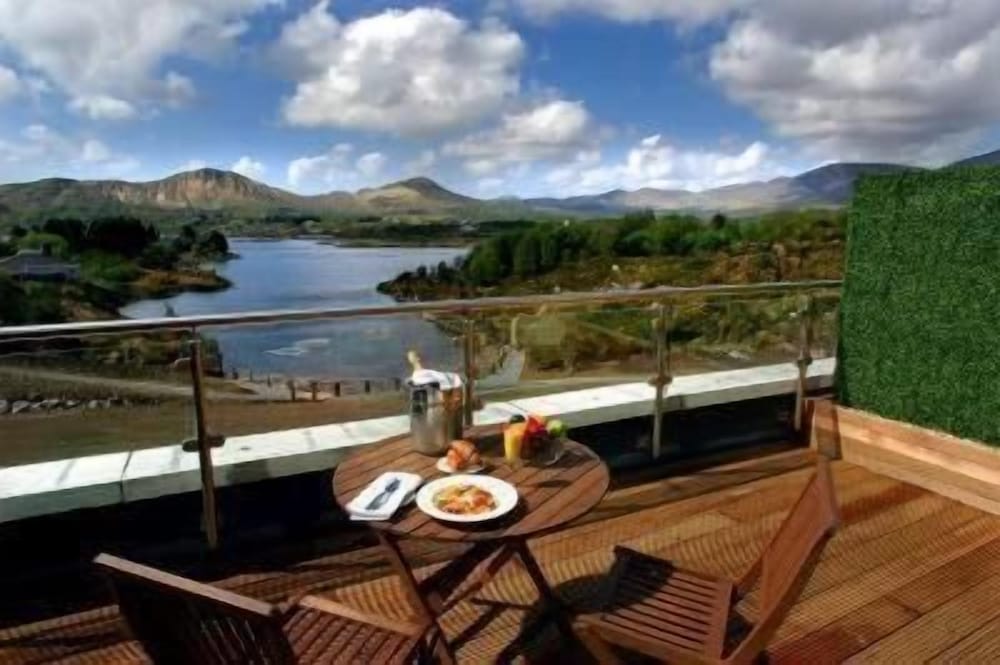 Sneem Hotel 32/36