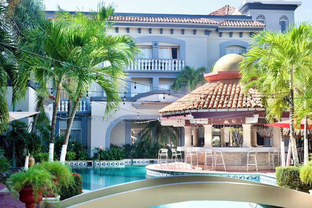 Quinta Real Hotel 61/66