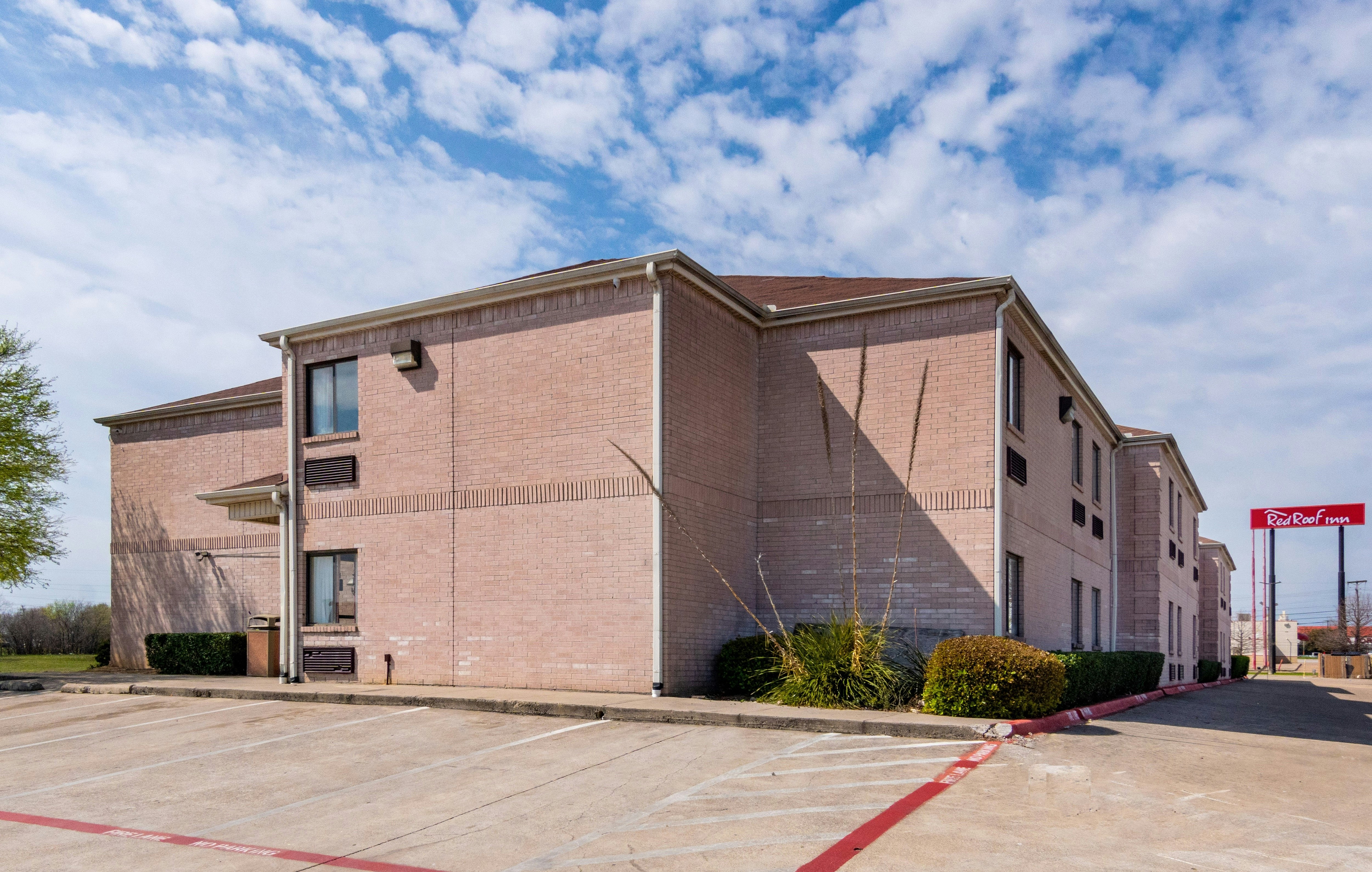 Red Roof Inn Fort Worth - Saginaw 32/33