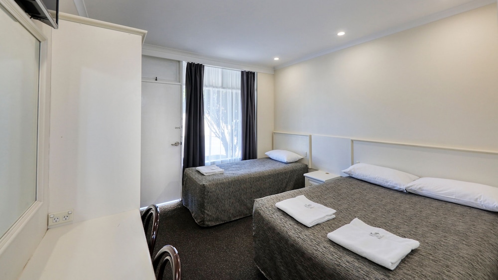 Coachman Hotel Motel 10/47
