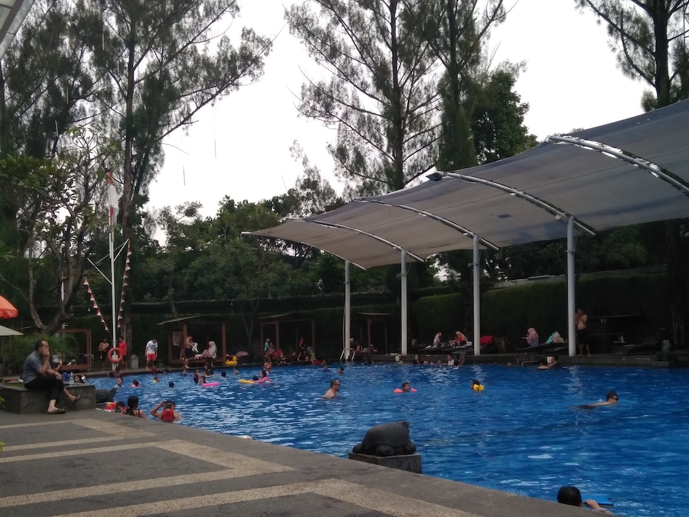 Oasis Siliwangi Sport Hotel 42/48