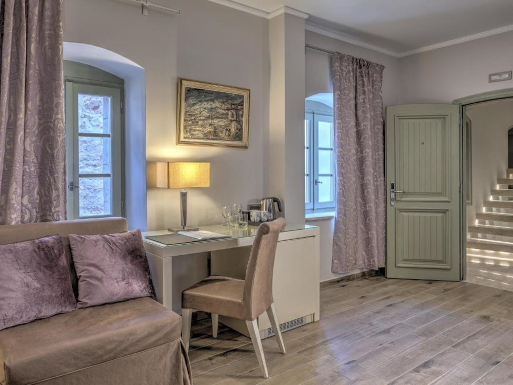 Fiscardonna Luxury Suites 30/50