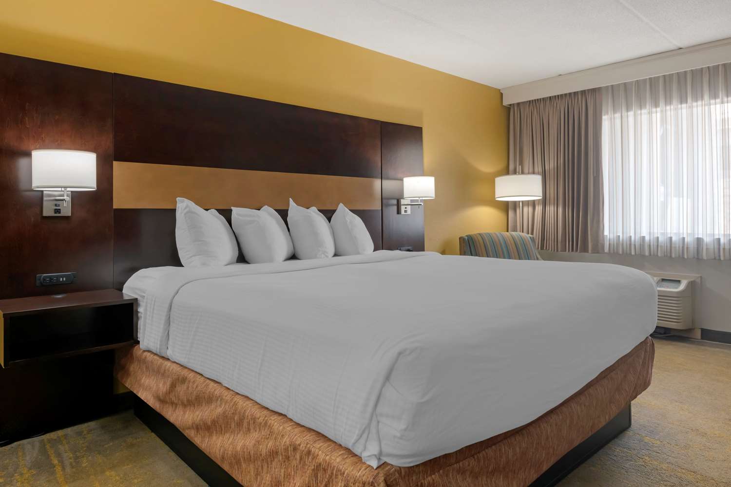 غرفة بسرير كينج للمدخنين لذوي الإعاقة، Best Western Inn of Palatka 3/8