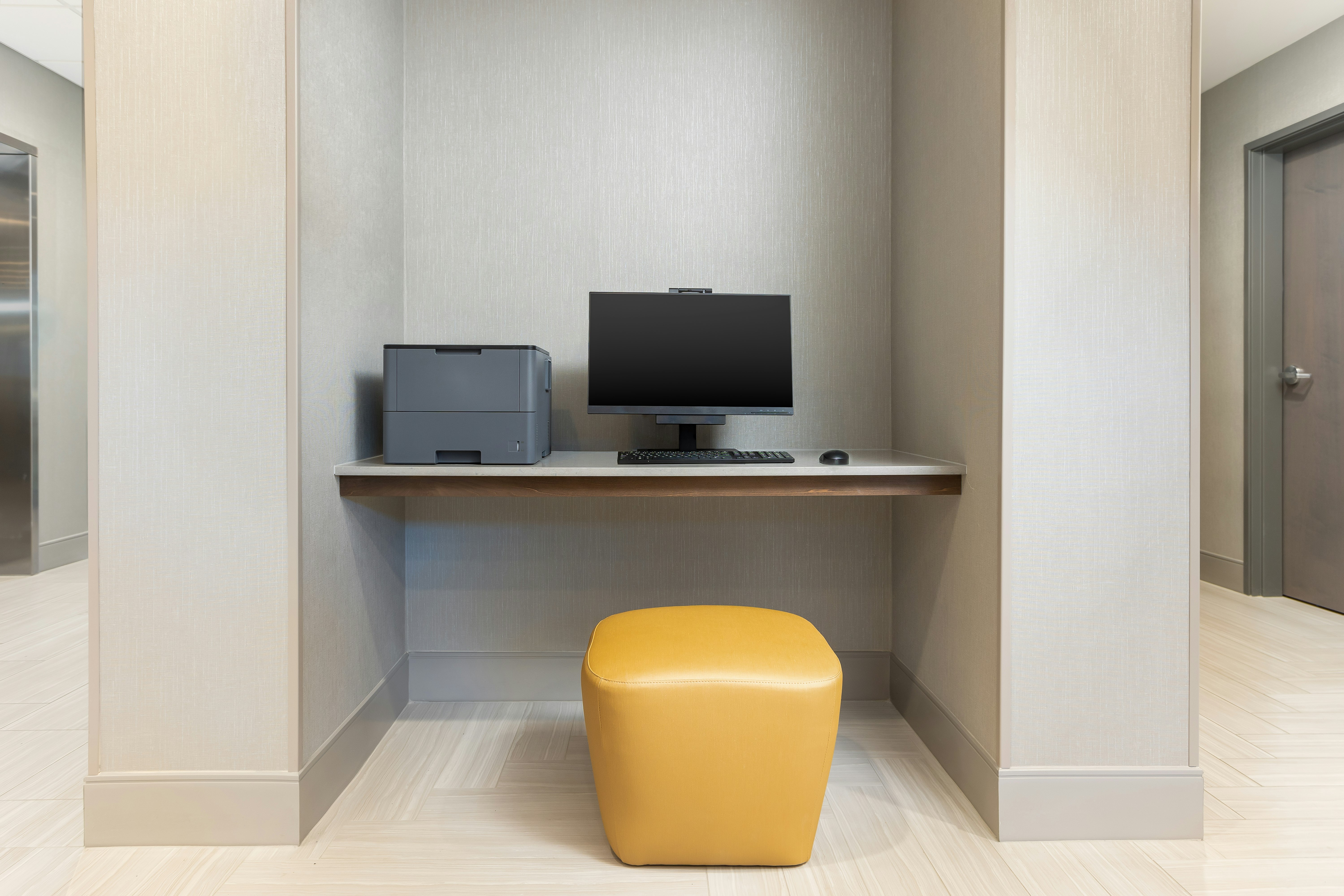 Hampton Inn & Suites Santa Rosa, CA 24/25