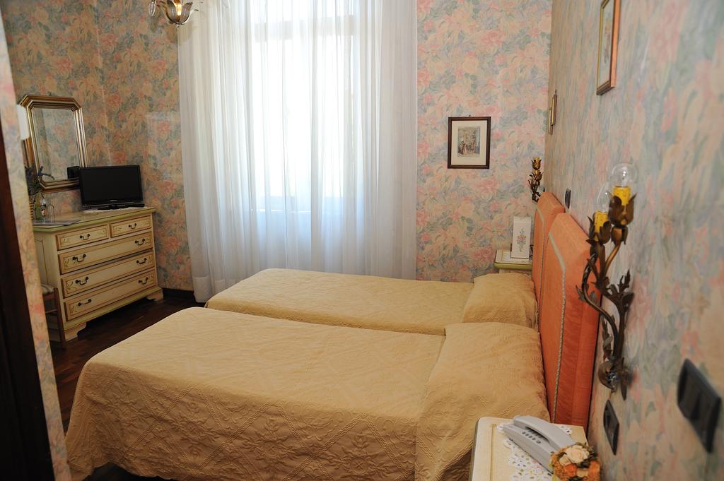 ROOM, TRIPLE