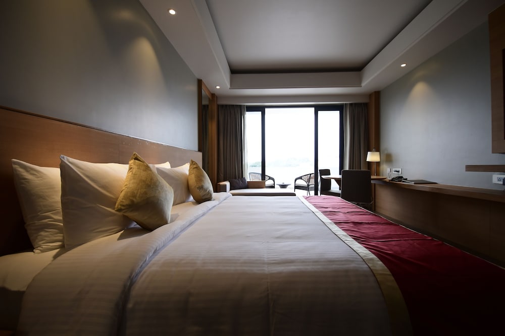 PRESIDENTIAL, SUITE