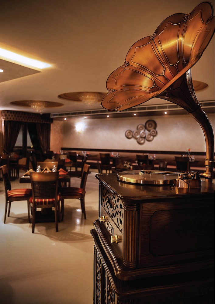 Seven Roses Hotel 43/49