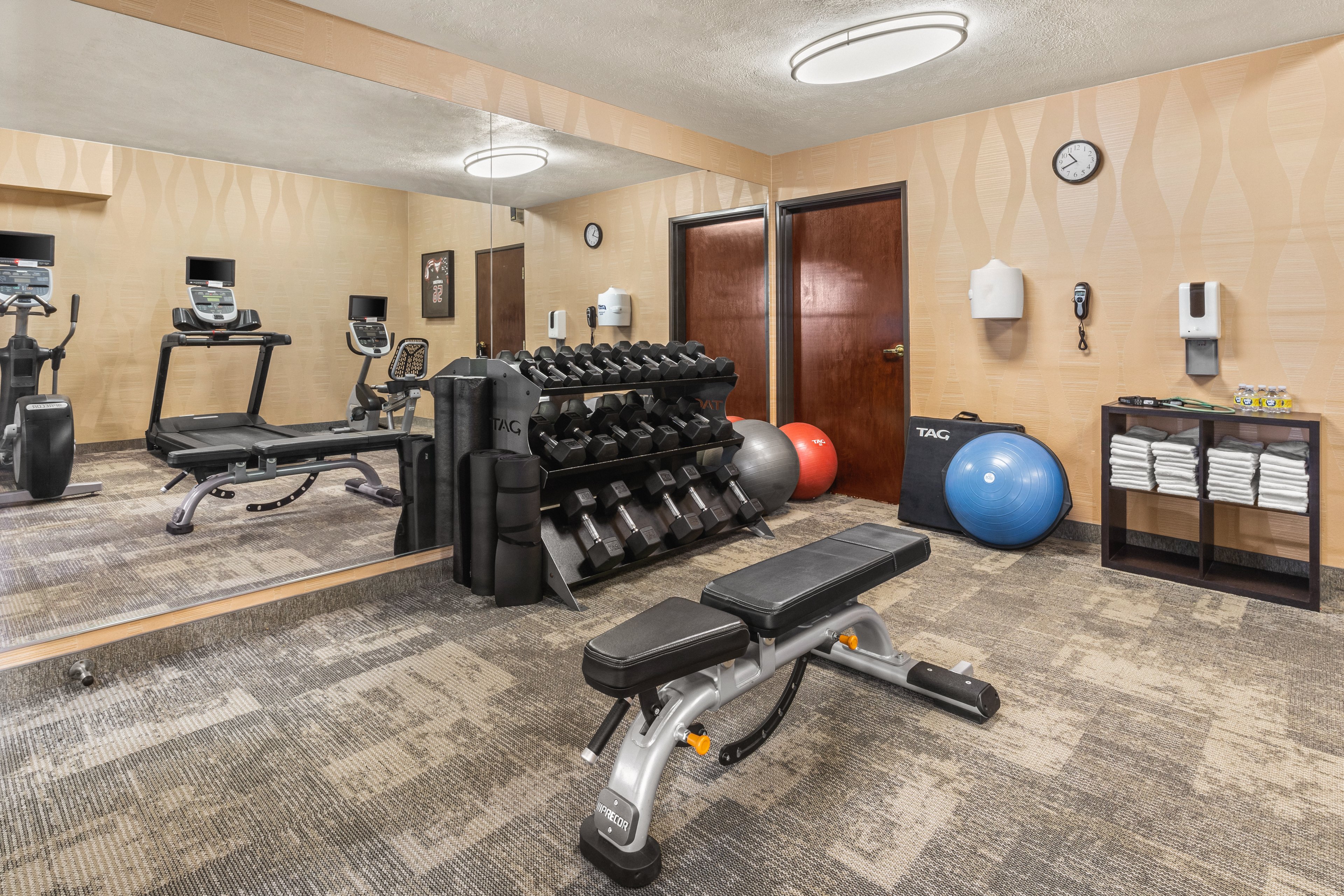 Holiday Inn Express Hotel Wenatchee 38/57