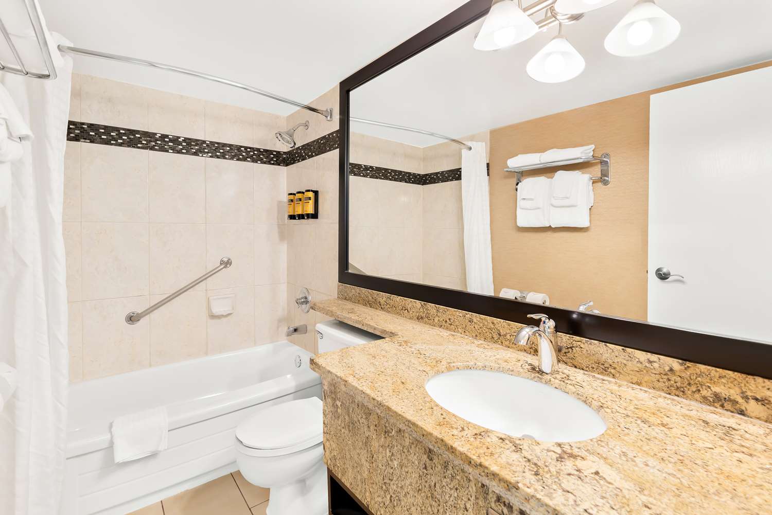Best Western PLUS Inner Harbour Hotel 47/47