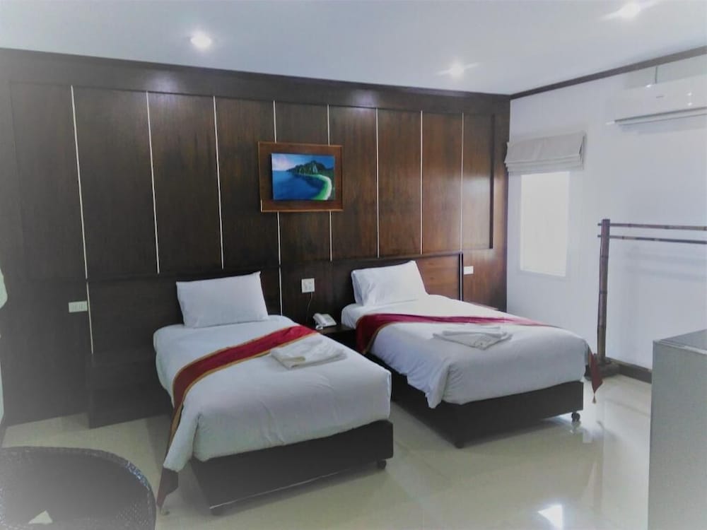 Panmanee Hotel 12/35