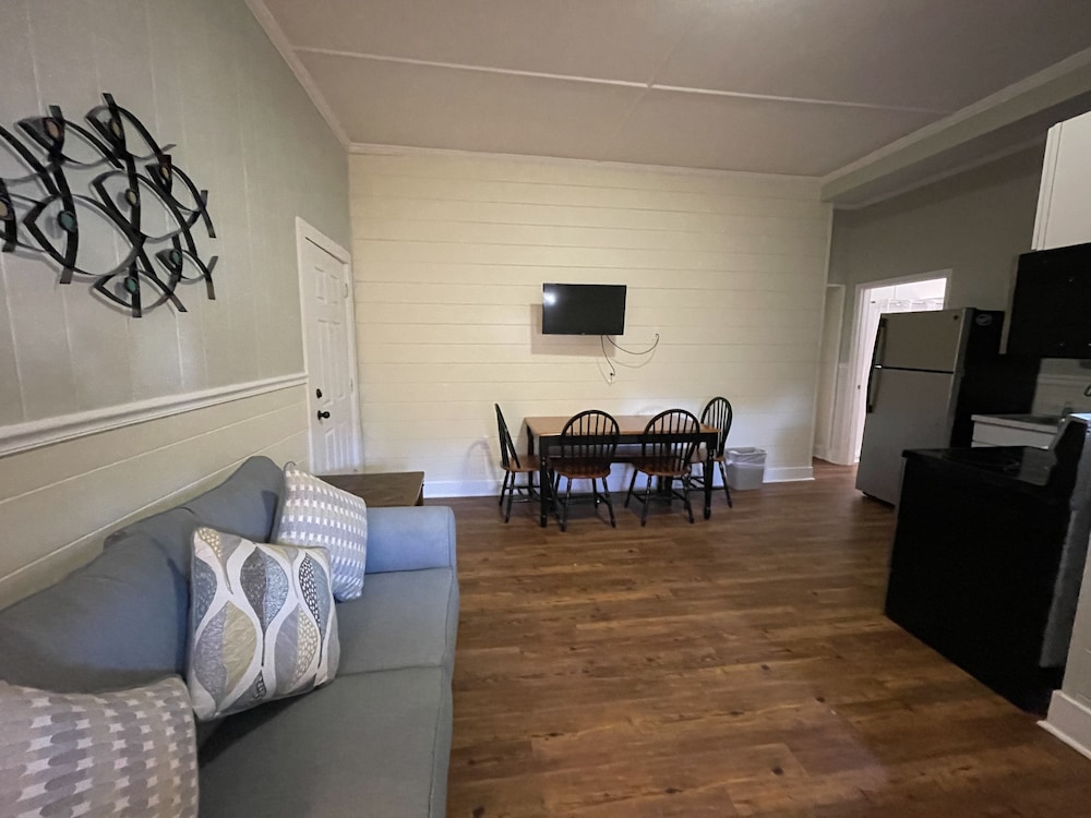 Blackbeard's Lodge 24/50