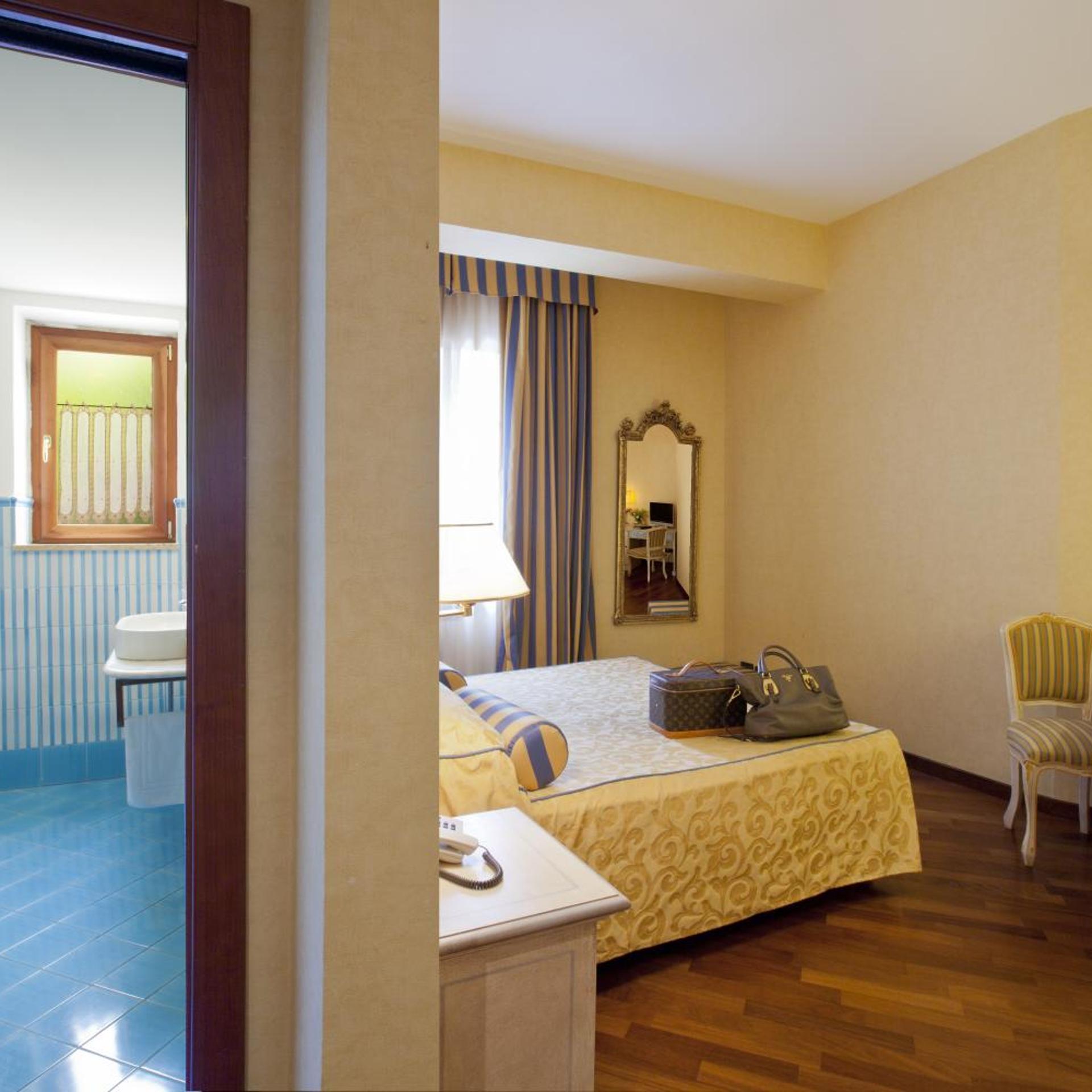غرفة بسرير مزدوج أو سريرين منفصلين، Punta Campanella Resort And Spa 2/4