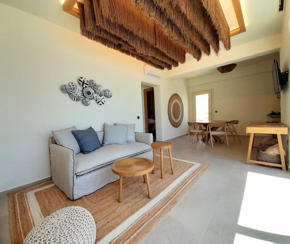 Life Suites 23/41