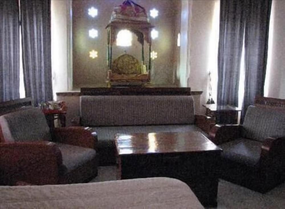 FATEH BAGH PALACE HOTEL 13/24