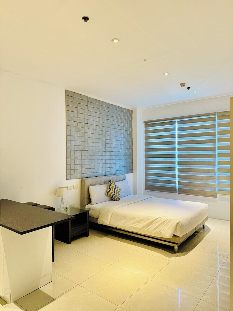 City Park Hotel Manila 8/69