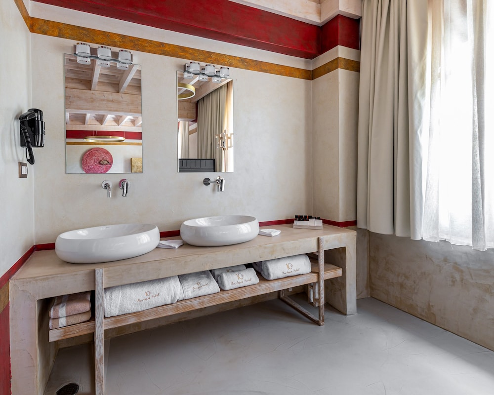 10GR Boutique Hotel & Wine Bar - Adults Only 47/64