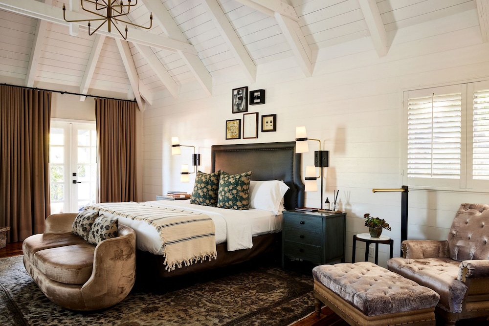Vintage, Estate, Bungalow, King Bed, Patio