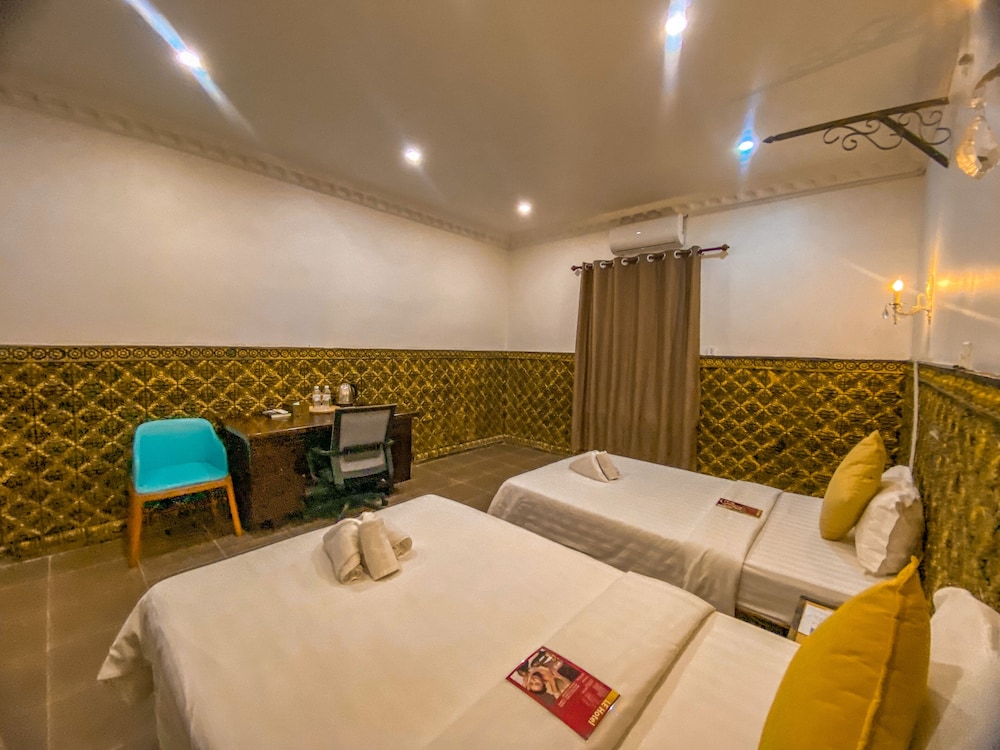 Le Grand Palais Boutique Hotel 81/100