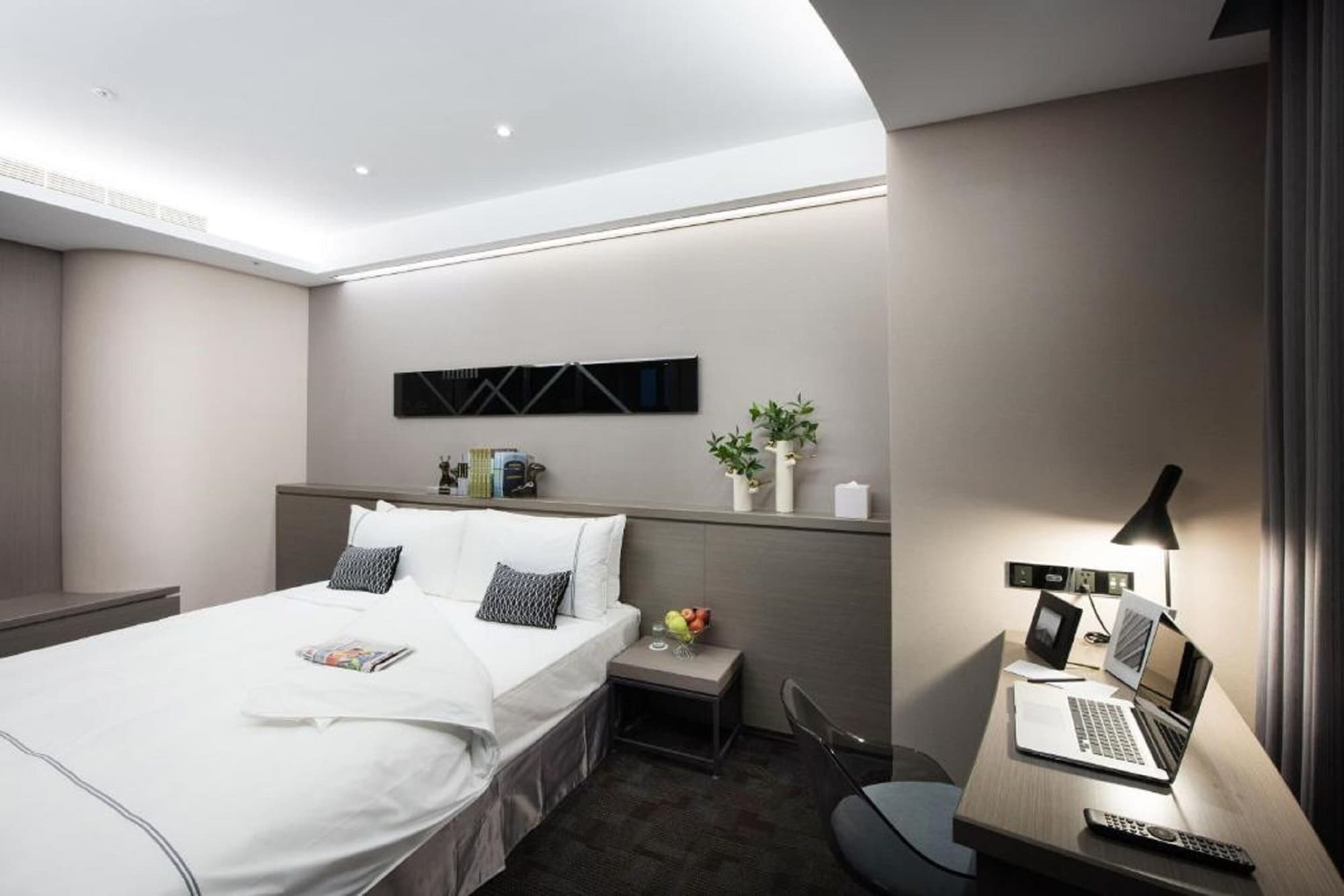 STANDARD, DOUBLE BED, NO WINDOW