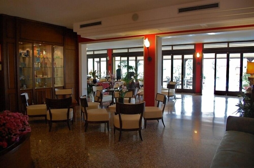 Villa Madrina Lovely and Dynamic Hotel 34/49