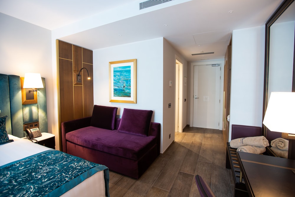Elke Spa Hotel 49/74