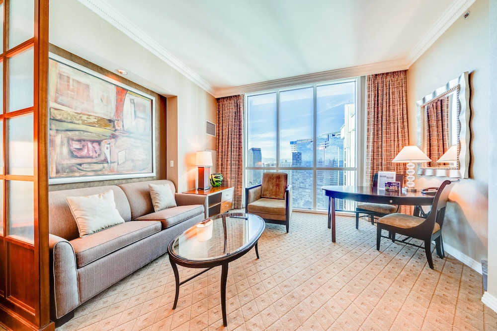 Jet Luxury Resorts @ The Signature Condo Hotel 39/69