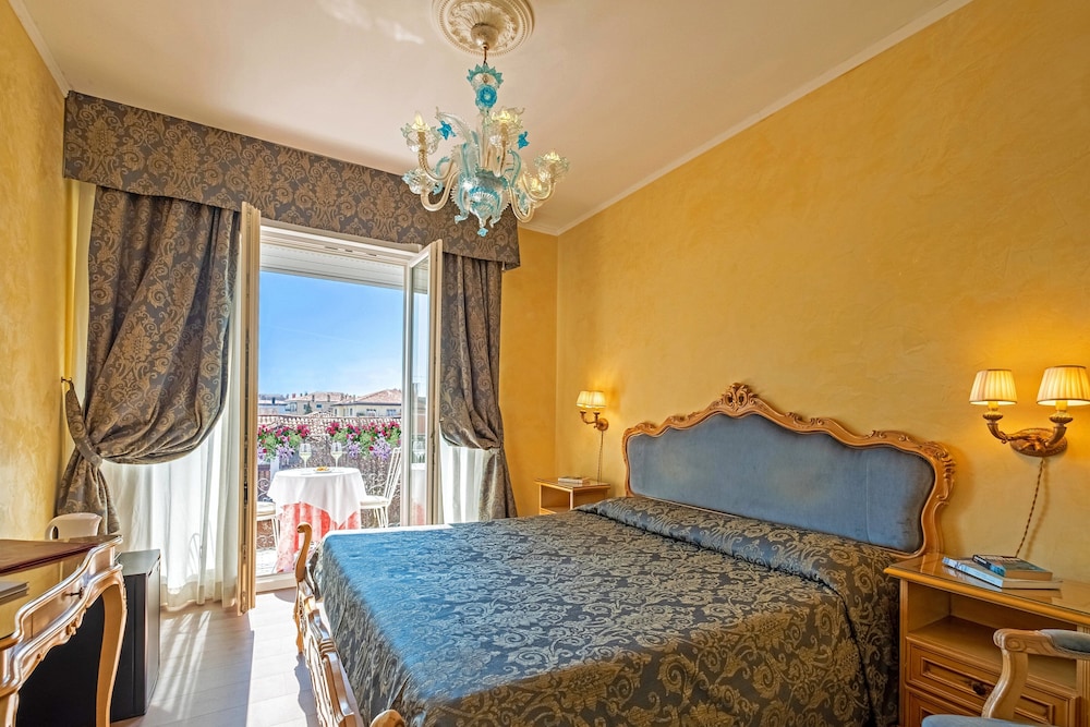 Rigel Hotel 20/73