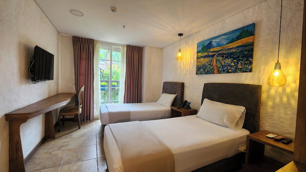 SUPERIOR, TWIN BEDS, BALCONY