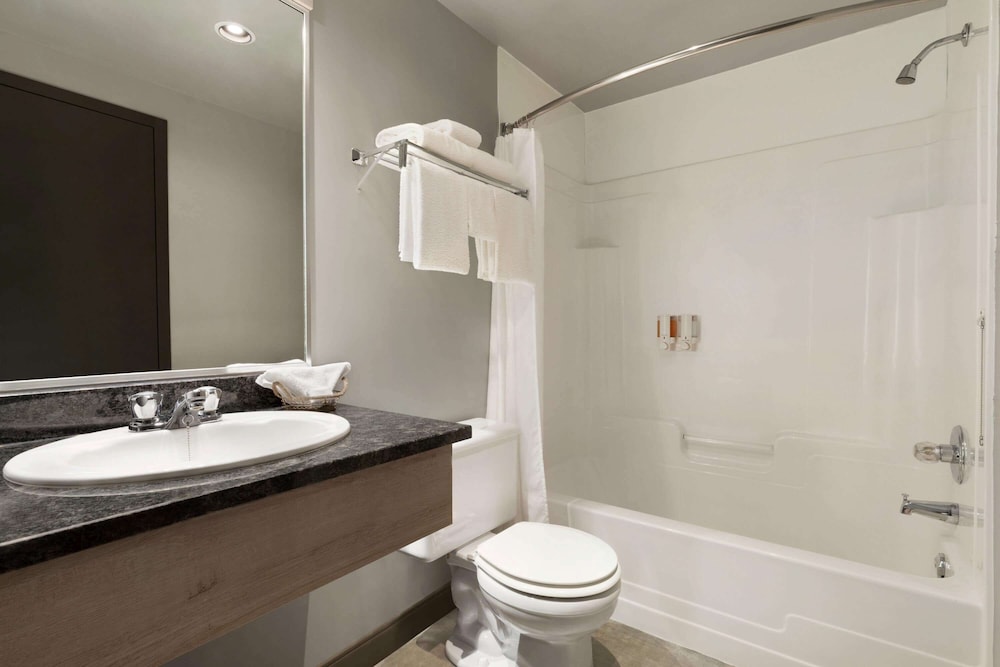 Travelodge By Wyndham Alma 13/50