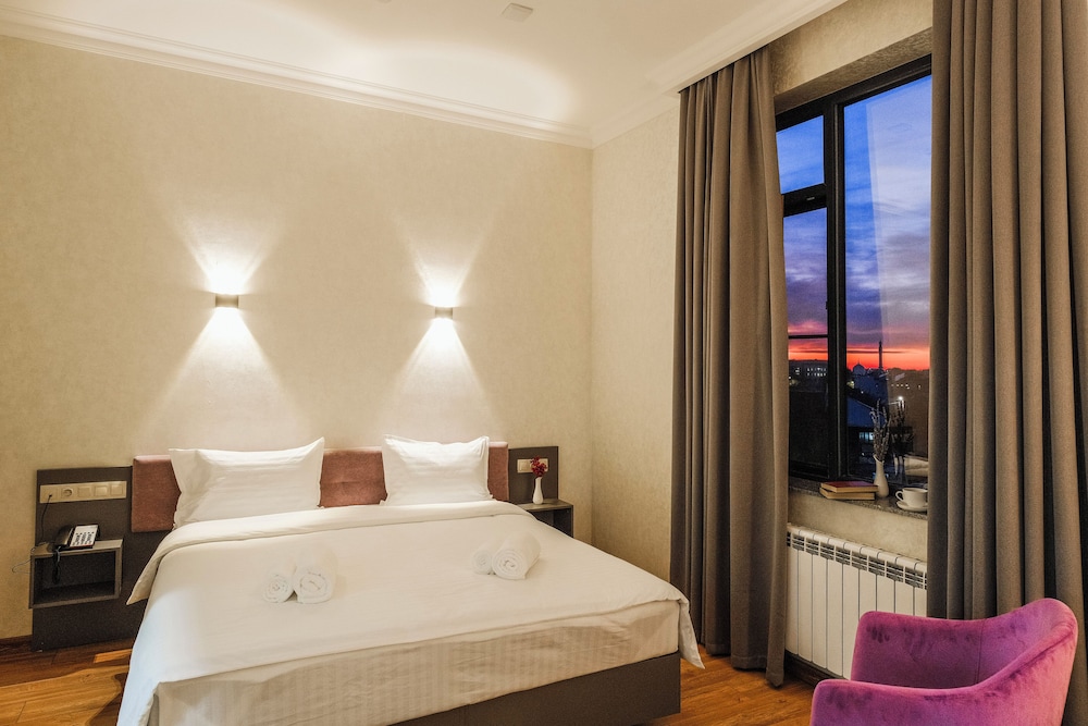 Parklane Hotel 12/44