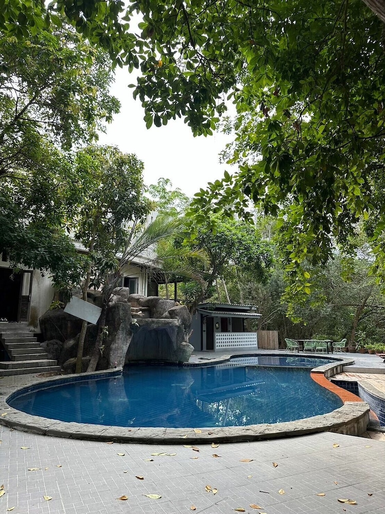 Baan Busaba Hotel 28/35