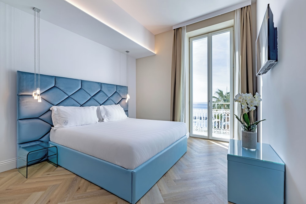 LUXURY, DOUBLE BED, SEA VIEW, BALCONY