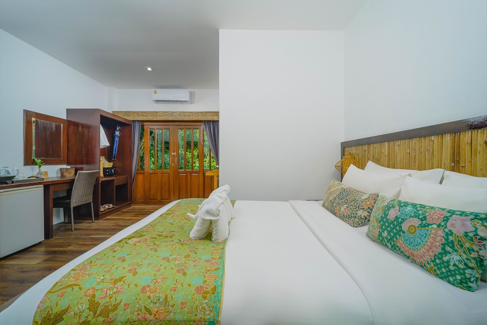 Deluxe, Queen Bed, Balcony
