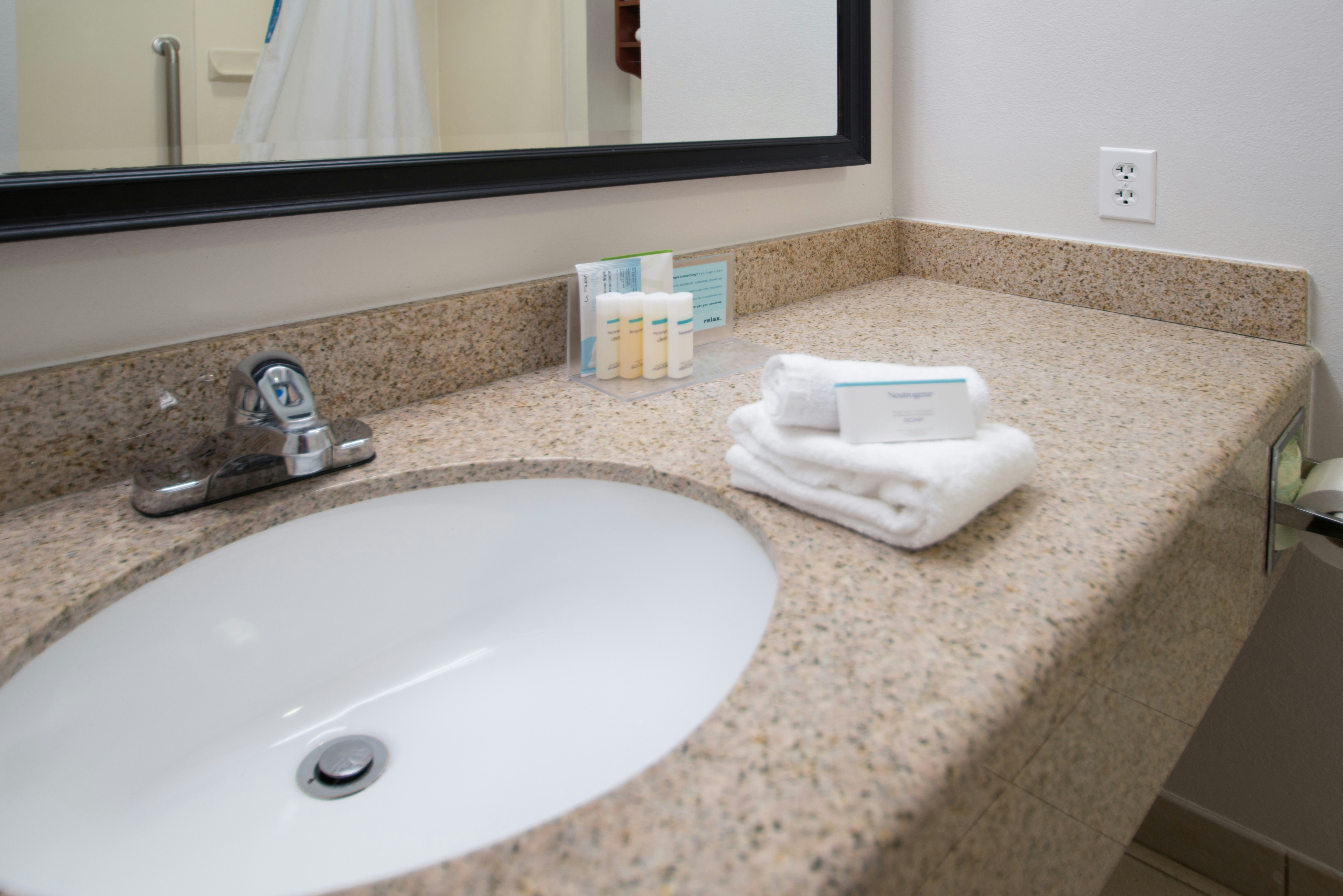غرفة بسرير كينج، Hampton Inn Linden 4/4