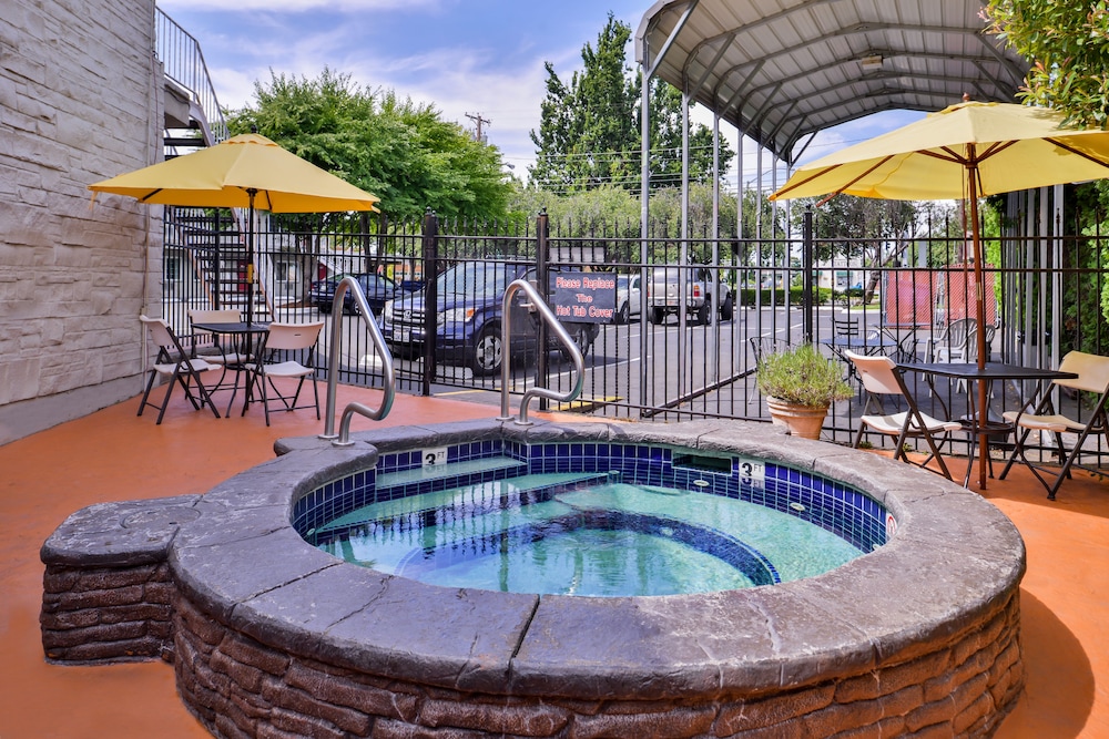 Campus Inn & Suites Eugene Downtown 7/57