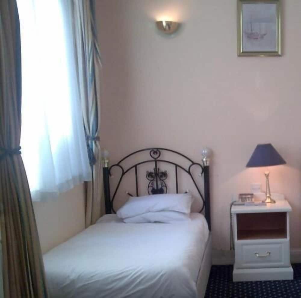 The Mermaid Suite Hotel 4/37