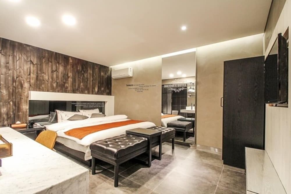 Hotel 2.4 6/50