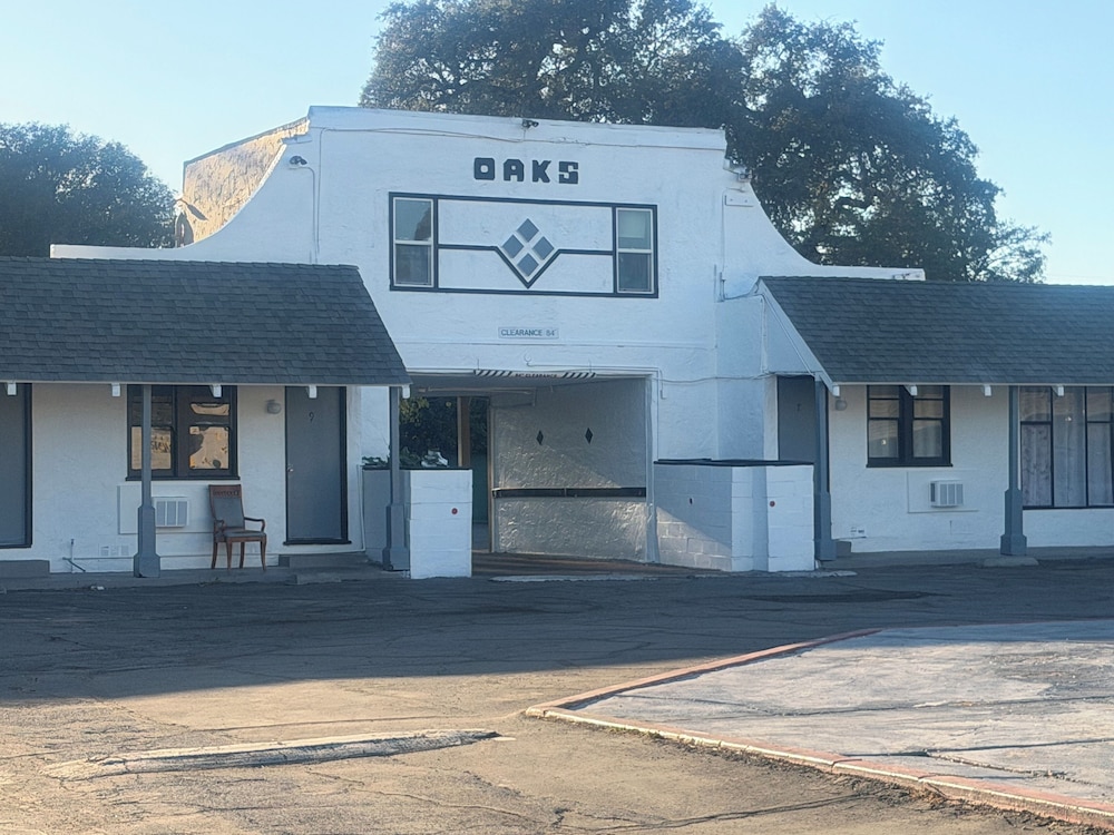The Oaks Motel 9/10
