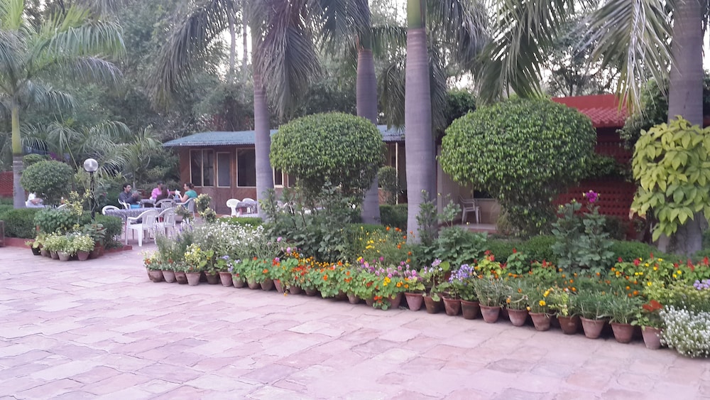 Hotel Sheela 6/53