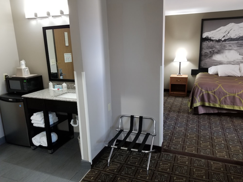 Super 8 by Wyndham Fort Collins 14/41