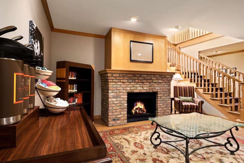 Country Inn & Suites by Radisson, Clinton, IA 17/19