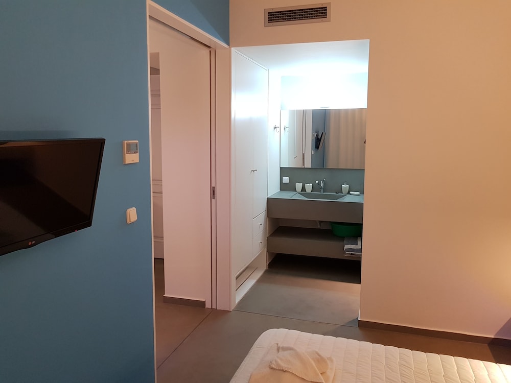 Niriides Hotel 24/47
