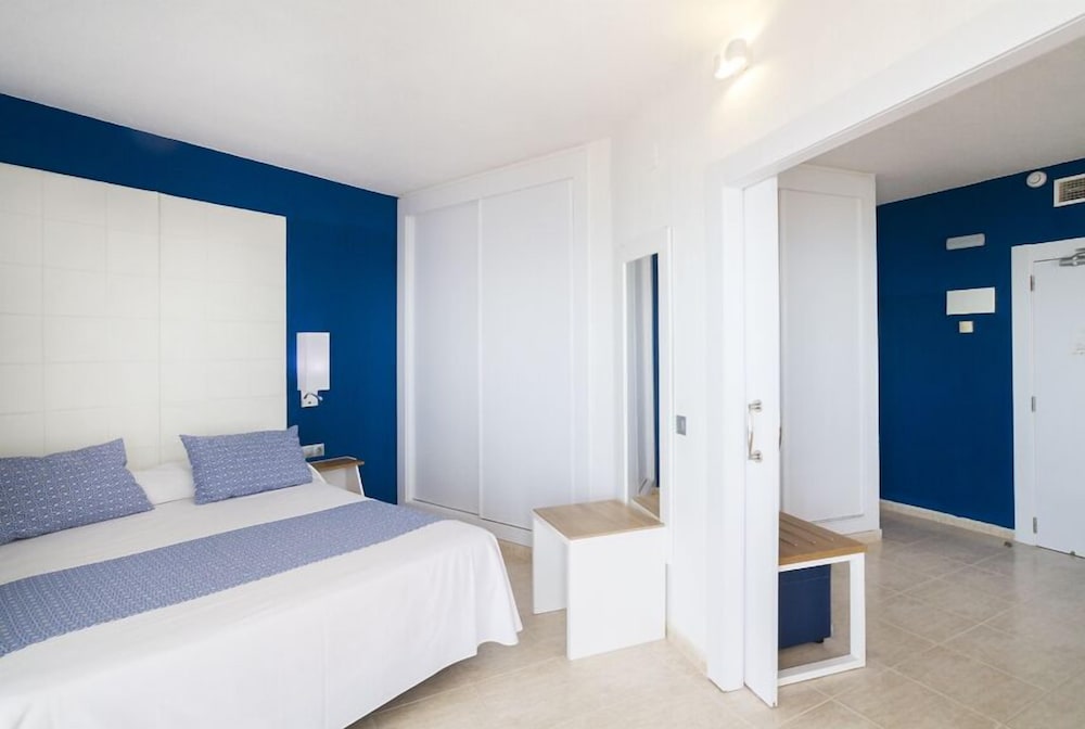 JUNIOR, DOUBLE BED, SEA VIEW