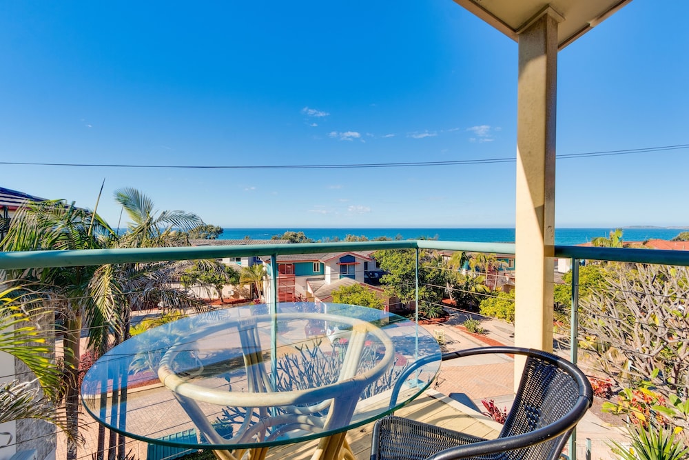 Aqualuna Beach Resort 7/56