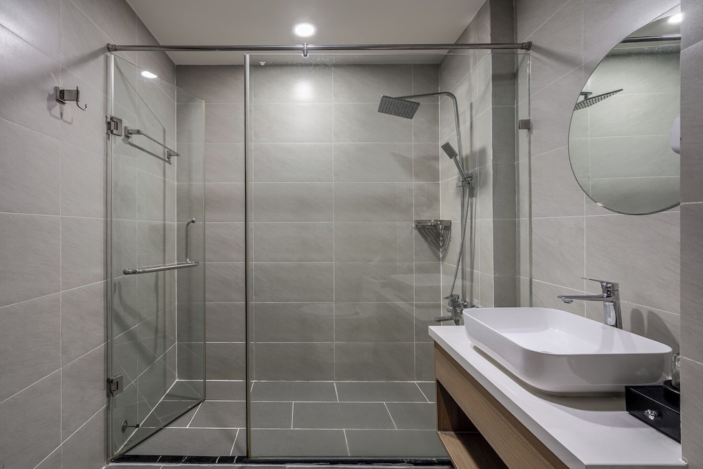 SAZI Resin Hotel - Free Nails/HairWash 44/50