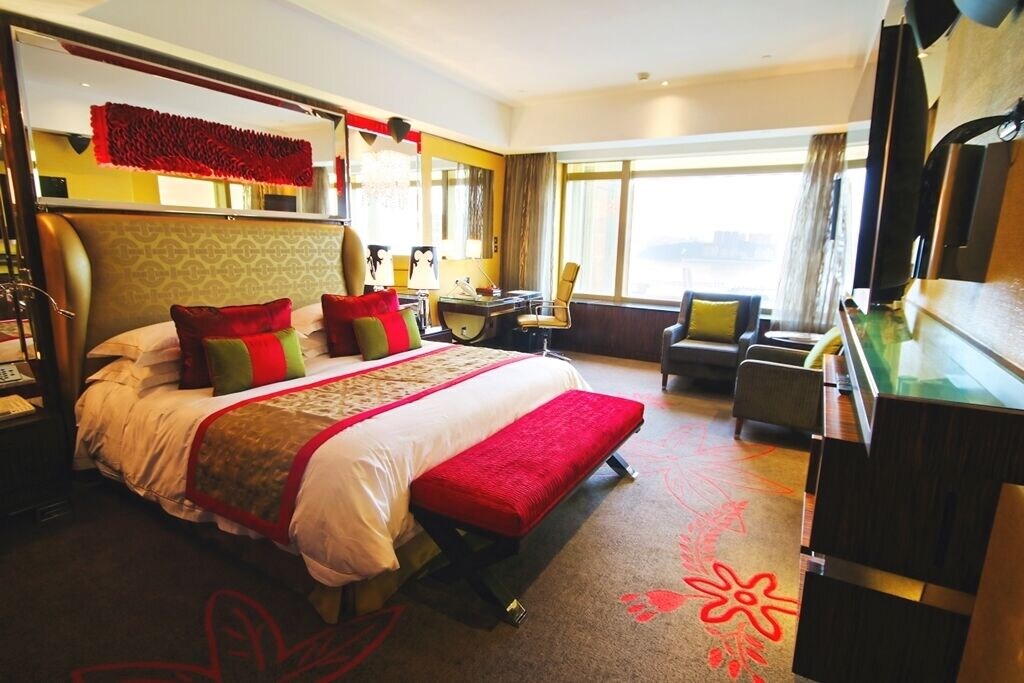 ROOM, KING BED, CORNER