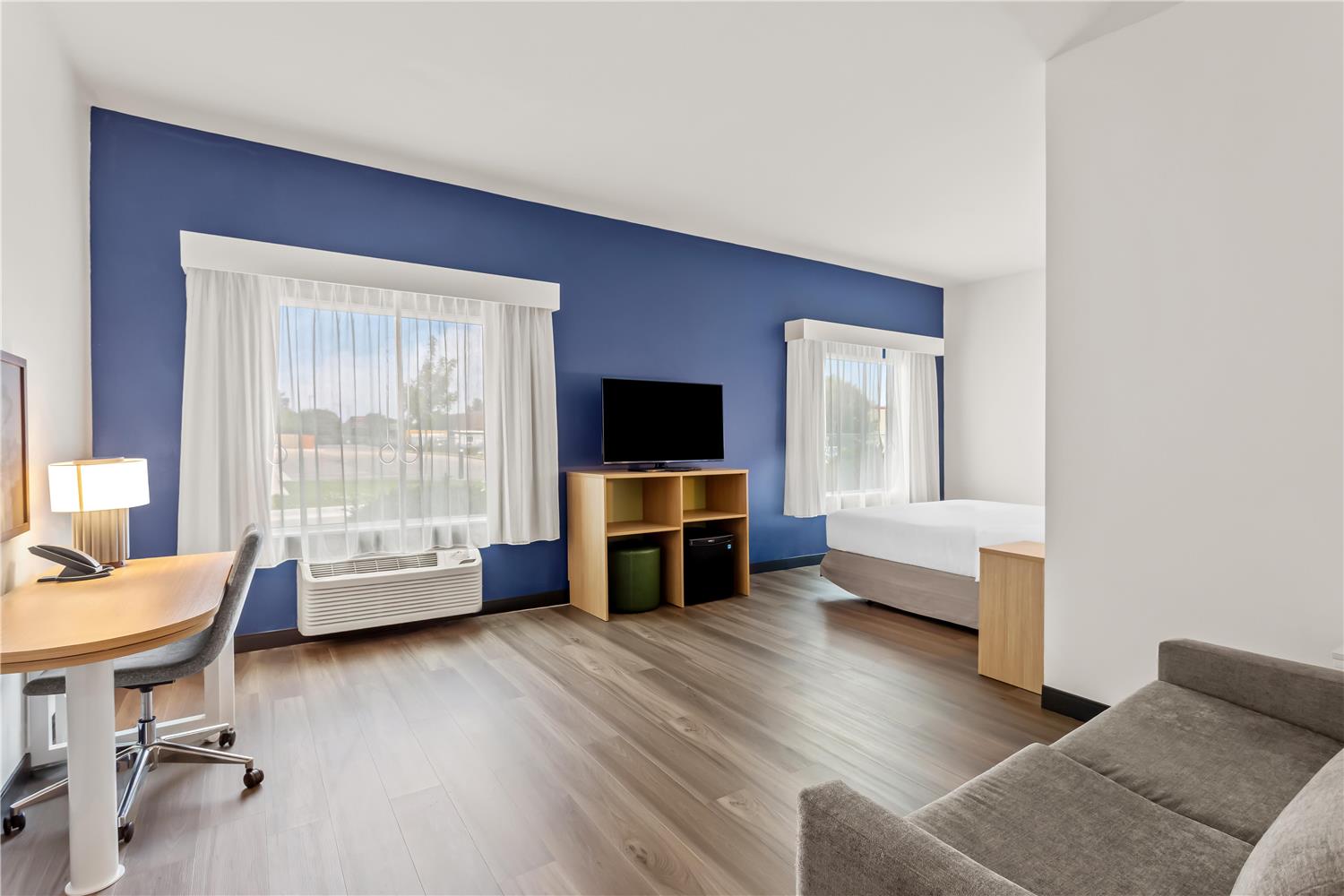 Spark by Hilton Oak Forest 24/48