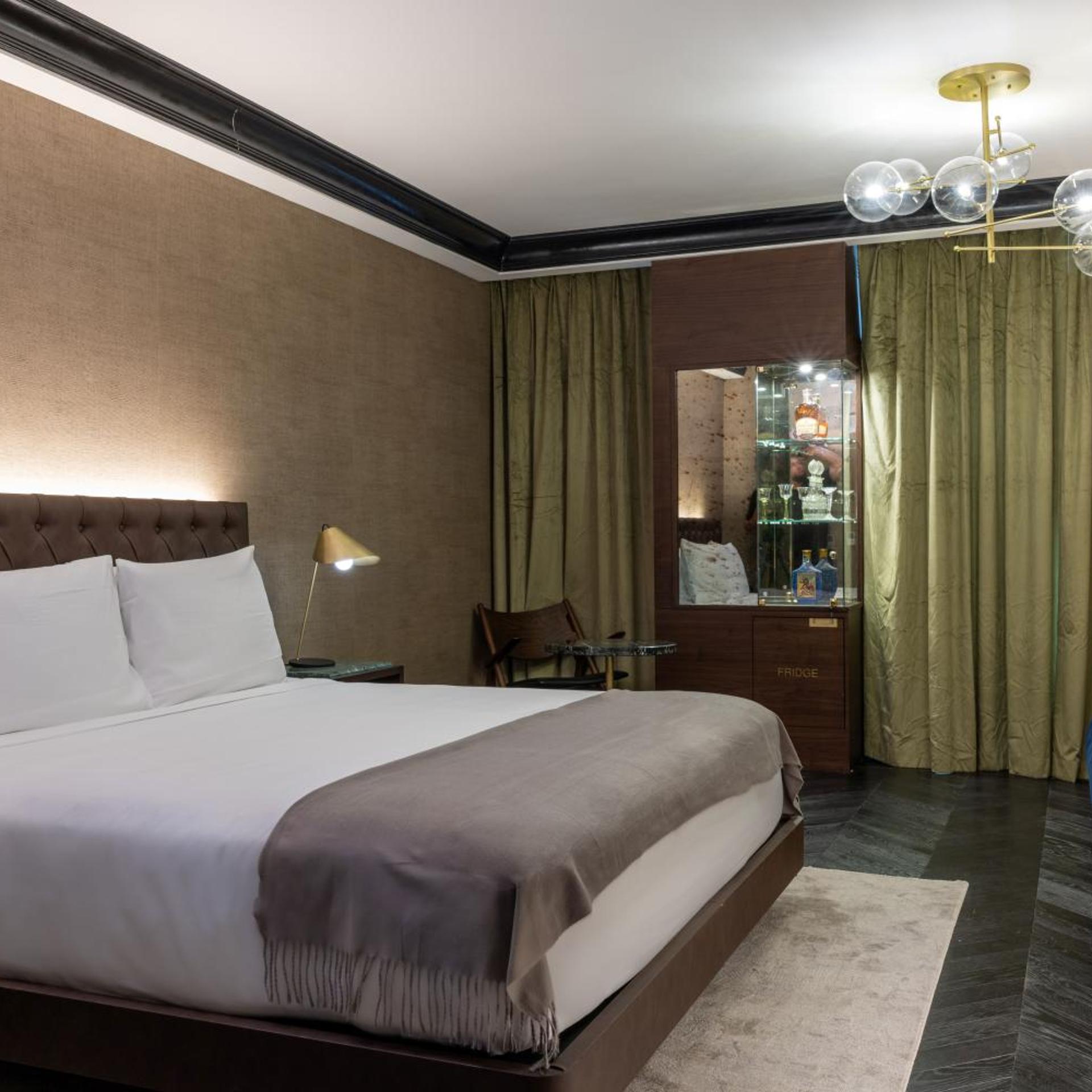 Suite, King Bed