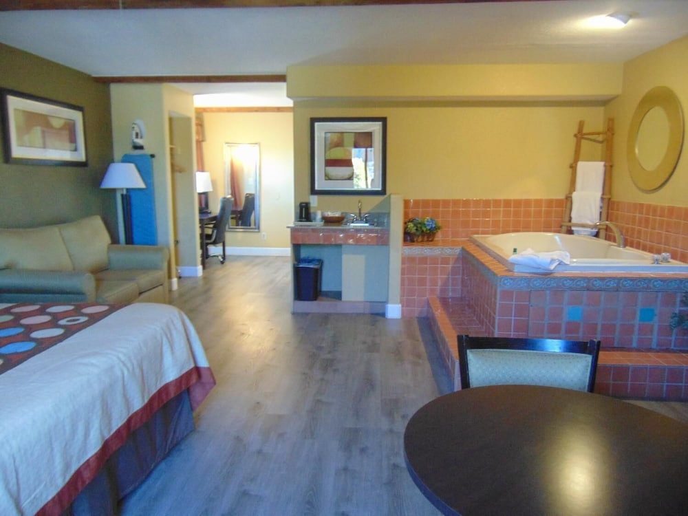Super 8 By Wyndham Payson 13/17